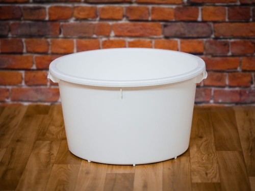 Round container, ladle